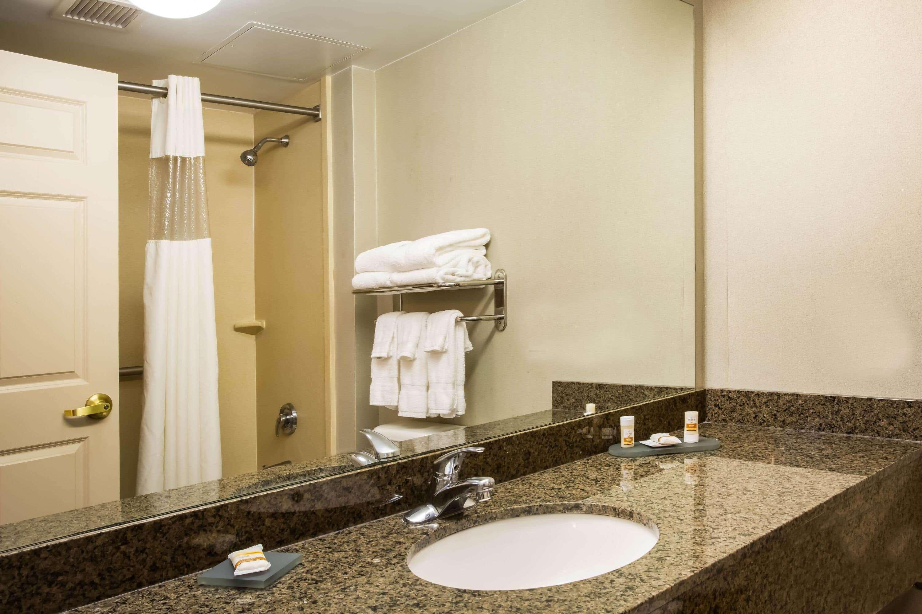 La Quinta By Wyndham Islip - Macarthur Airport Bohemia Экстерьер фото